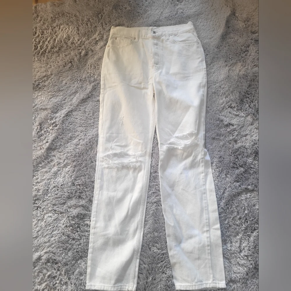 ⭐️HOST PICK⭐️   Free People The Lasso White Jeans. Size 27. - Picture 2 of 7